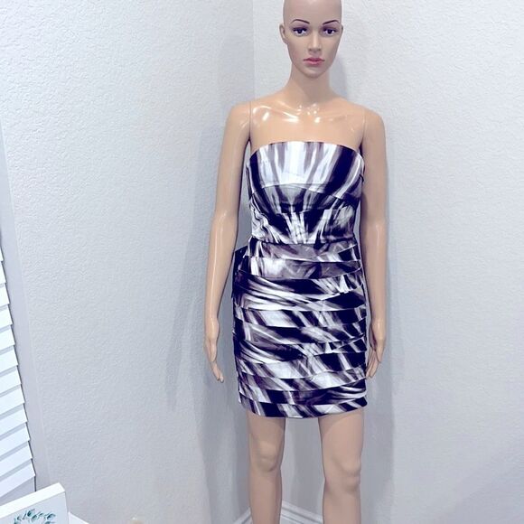 NWT-bebe tiered strapless mini dress - Picture 1 of 8